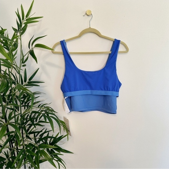NWT fabletics fresh air Lydia built-in sports bra long line crop tank L - Picture 6 of 9